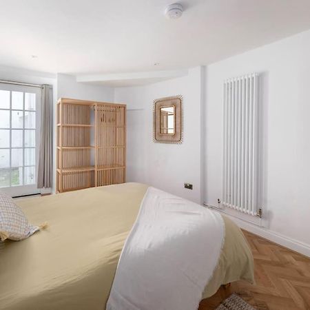 Spacious Apartment - 5 Minutes Walk To Bath Abbey Екстериор снимка