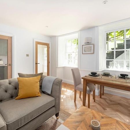 Spacious Apartment - 5 Minutes Walk To Bath Abbey Екстериор снимка