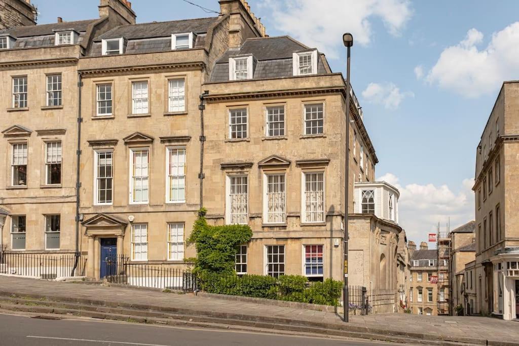 Spacious Apartment - 5 Minutes Walk To Bath Abbey Екстериор снимка