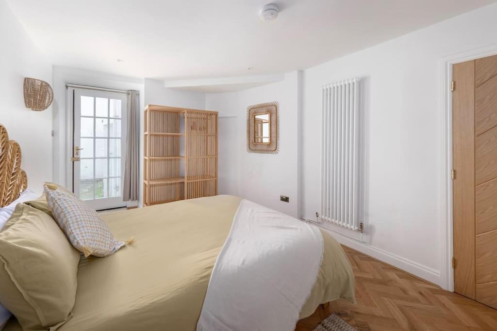 Spacious Apartment - 5 Minutes Walk To Bath Abbey Екстериор снимка