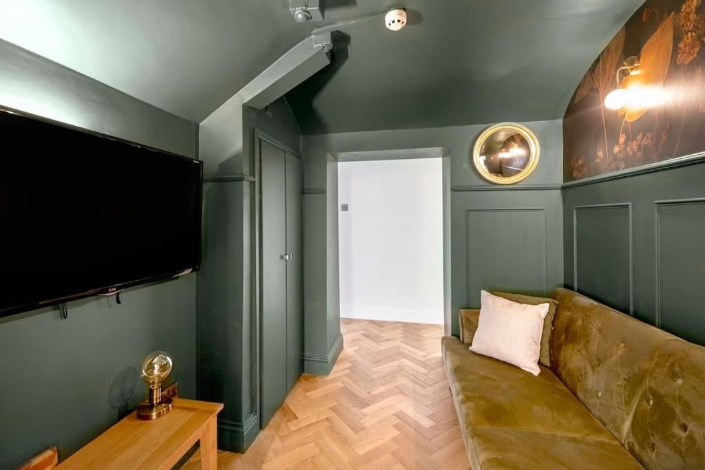 Spacious Apartment - 5 Minutes Walk To Bath Abbey Екстериор снимка