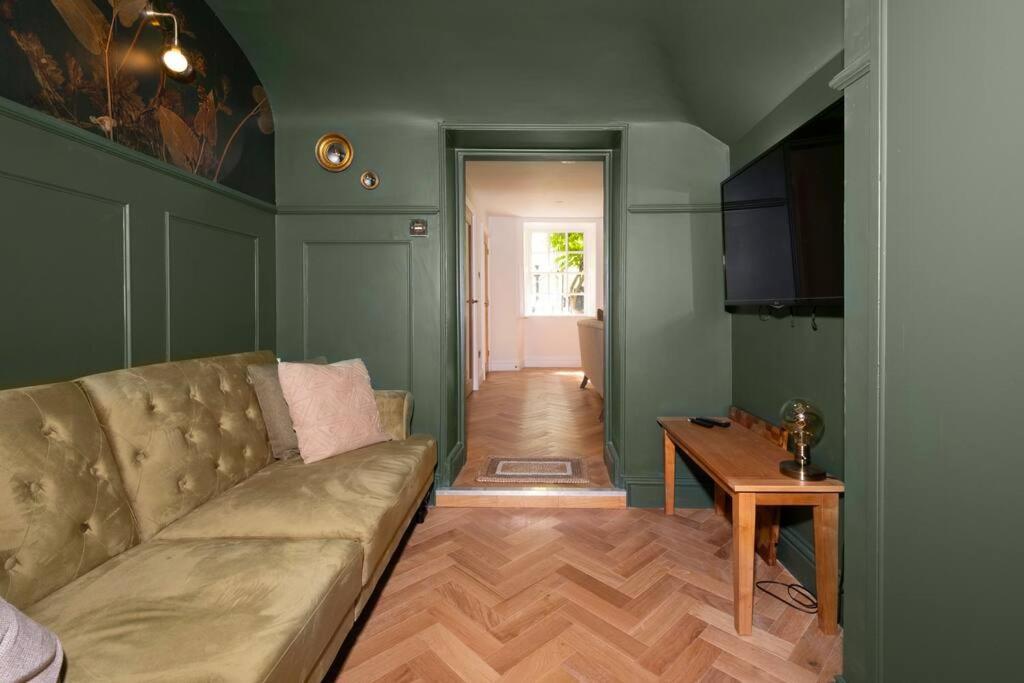 Spacious Apartment - 5 Minutes Walk To Bath Abbey Екстериор снимка