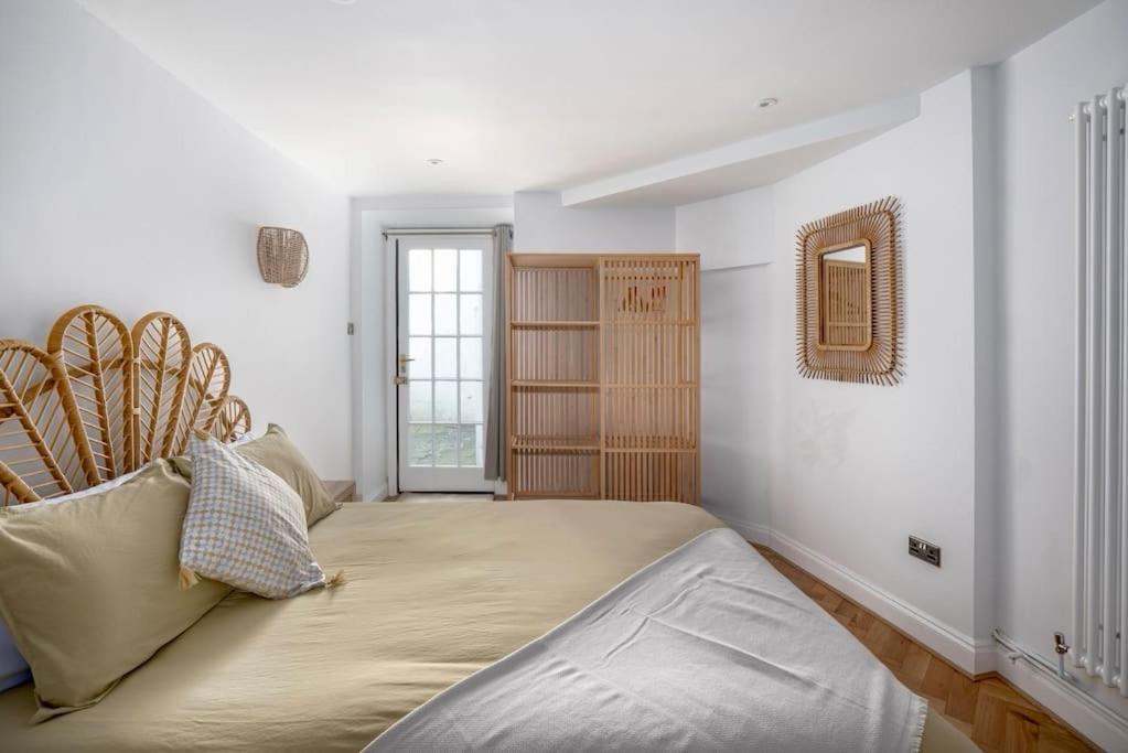Spacious Apartment - 5 Minutes Walk To Bath Abbey Екстериор снимка