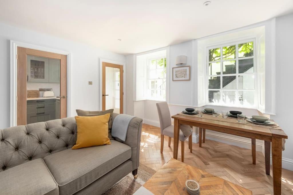 Spacious Apartment - 5 Minutes Walk To Bath Abbey Екстериор снимка