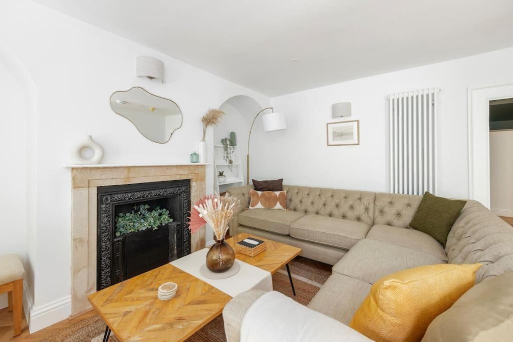Spacious Apartment - 5 Minutes Walk To Bath Abbey Екстериор снимка