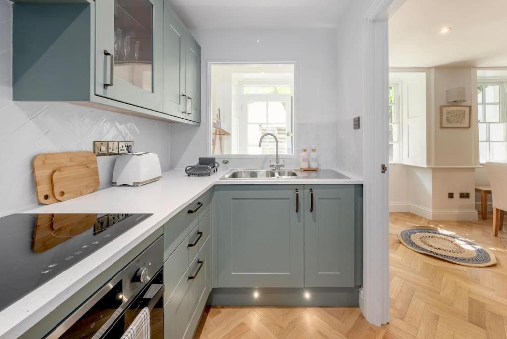 Spacious Apartment - 5 Minutes Walk To Bath Abbey Екстериор снимка