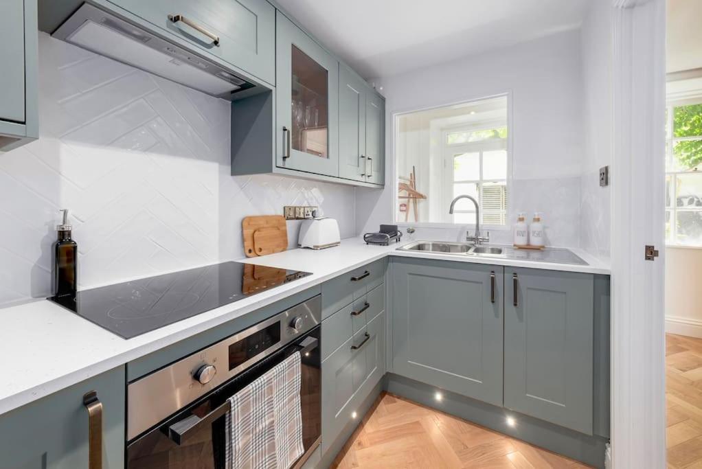 Spacious Apartment - 5 Minutes Walk To Bath Abbey Екстериор снимка