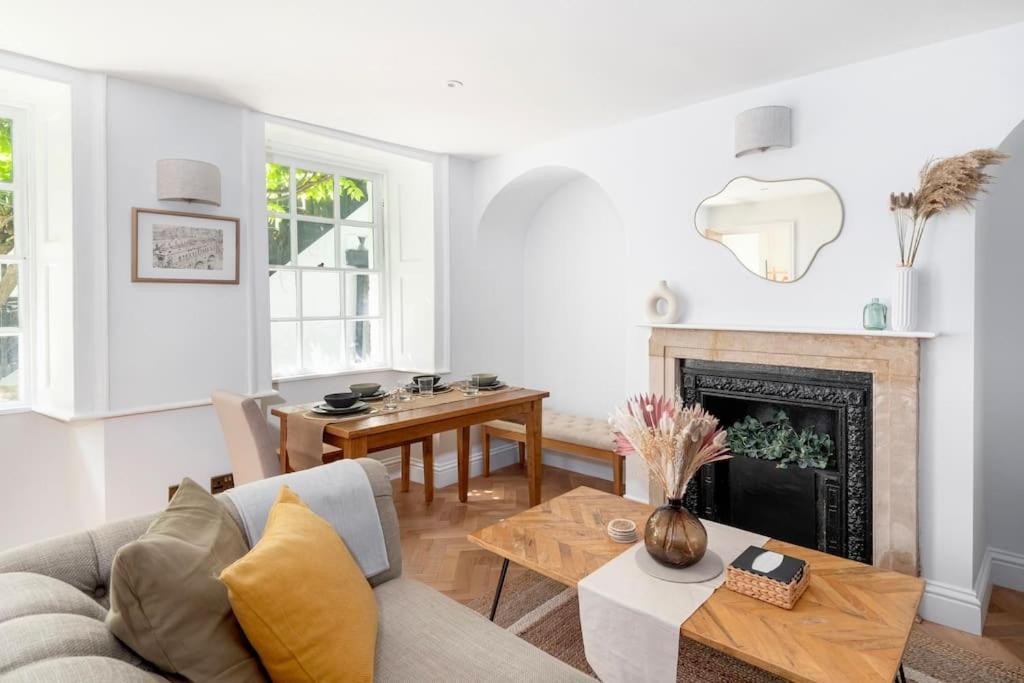 Spacious Apartment - 5 Minutes Walk To Bath Abbey Екстериор снимка