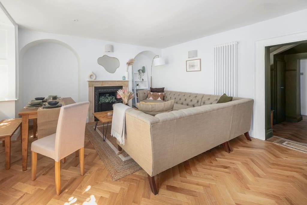 Spacious Apartment - 5 Minutes Walk To Bath Abbey Екстериор снимка